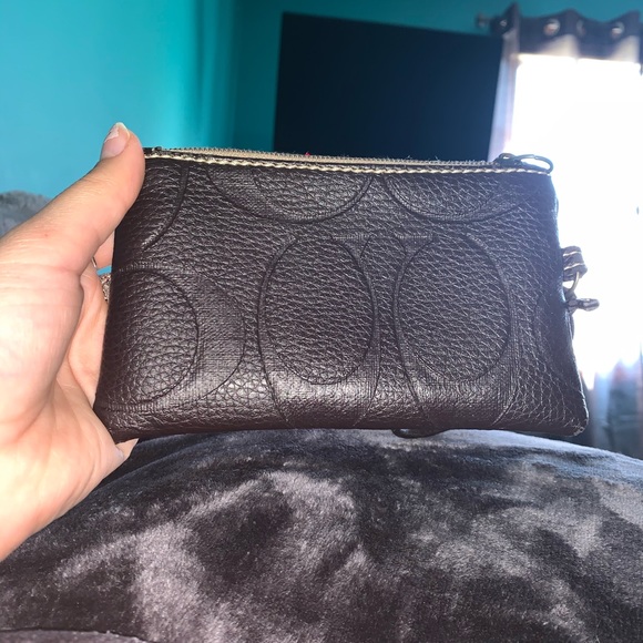 Designer Coach Wristlet Purse - Picture 2 of 3